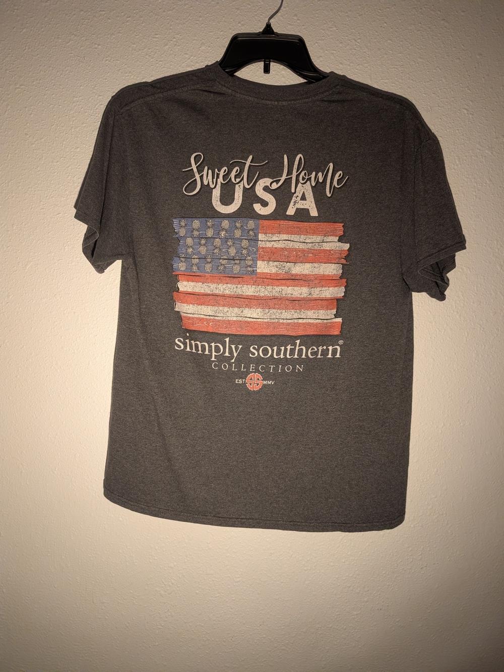 Simply Southern Men’s 'Sweet Home USA' Graphic Tee - Charcoal Large